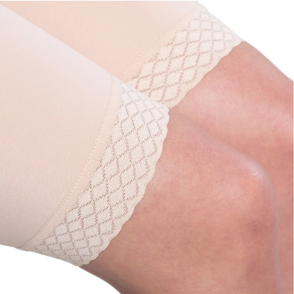 Close-up of Lipoelastic VF Variant nude compression girdle with soft lace hem above the knee to prevent rolling.